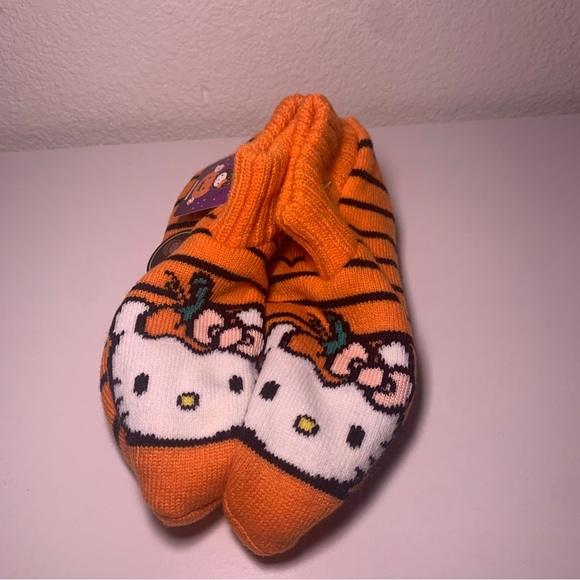 NWT Hello Kitty Halloween Grip Socks Slippers Booties Orange Striped Pumpkin - Picture 1 of 8